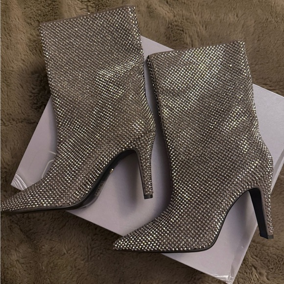 NIB - Lola Cruz silver studded boots - size 39 or US 8 - Picture 3 of 13